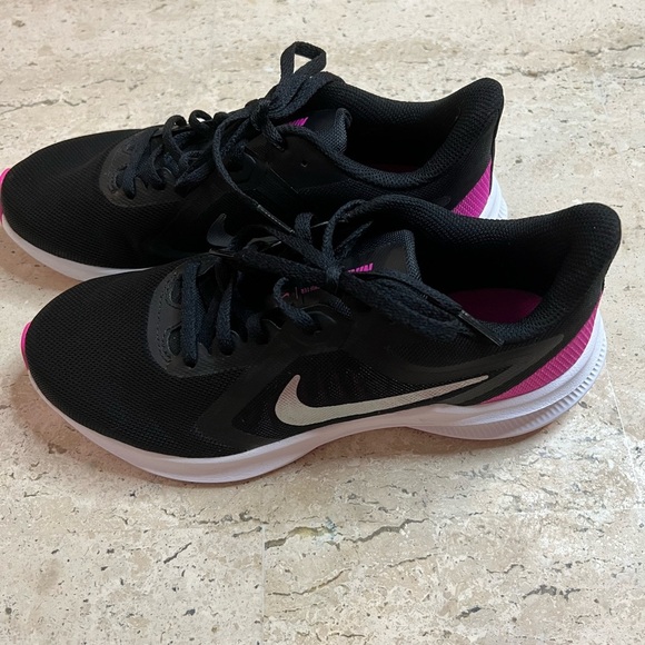 Nike Downshifter Running Sneakers Size 7.5 Woman’s - Picture 1 of 6